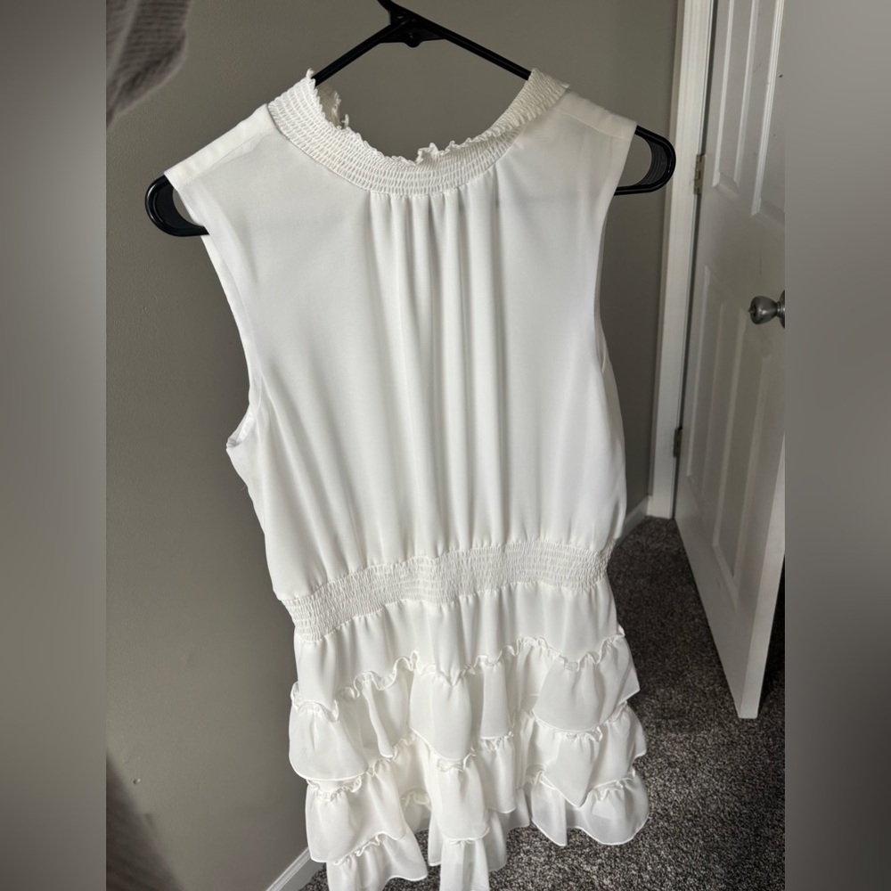 Elegant White Sleeveless Halter Dress
